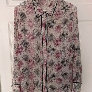 Pleione button up blouse. Black/wine herringbone block pattern. Black ribbing.